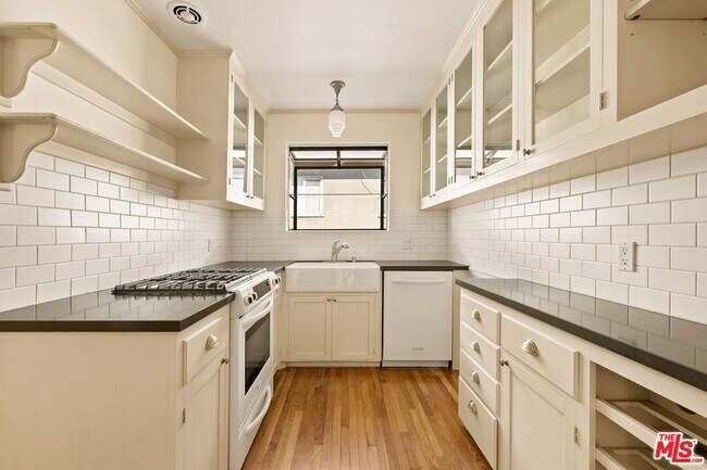 Building Photo - 1344 N Crescent Heights Blvd