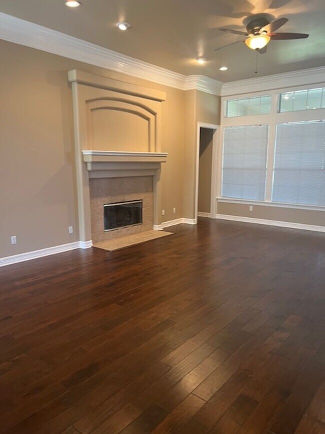 Building Photo - 3 Bedroom 3 Bathroom Berry Creek Home