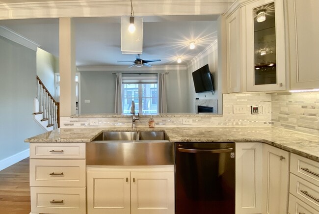 Building Photo - 305 Mallard Ave