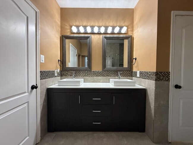 Building Photo - 117 Hanover St