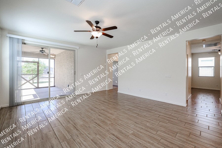 Building Photo - 9826 W Trumbull Rd