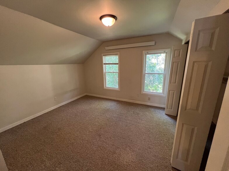 Building Photo - 310 Ash St