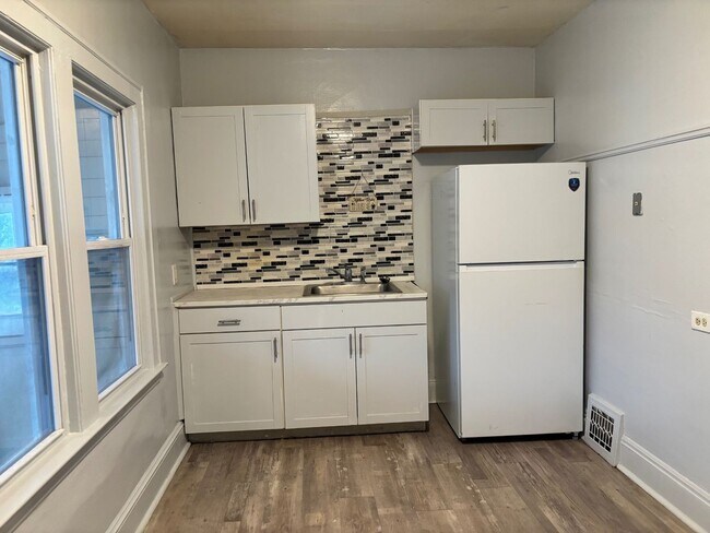 Building Photo - 4008 Ardmore Ave