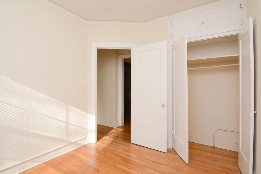 Building Photo - 1036 Dempster St
