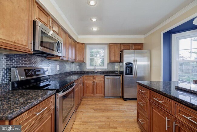 Building Photo - 7710 Green Garland Dr