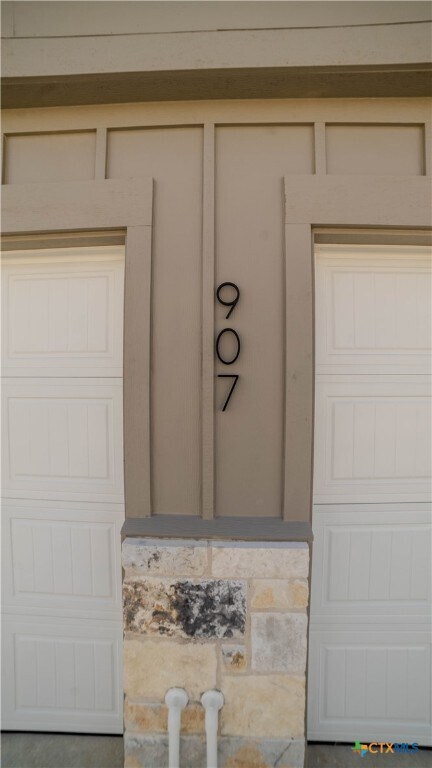 Building Photo - 907 Switchgrass Dr