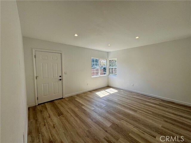 Building Photo - 13845 Moorpark St