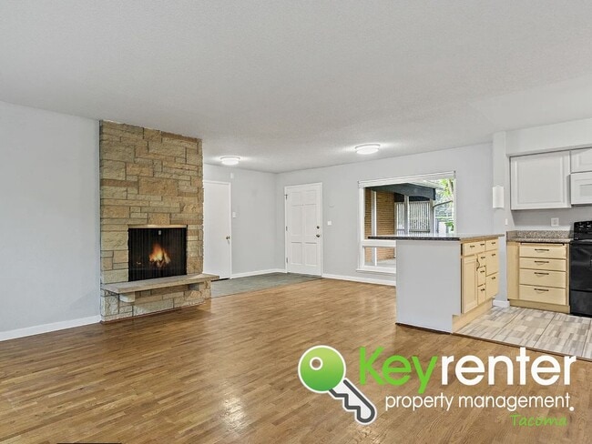 Building Photo - Updated 4-Bedroom, 2-Bath Tacoma Home for Rent Near Tacoma Community College and 6th Ave!