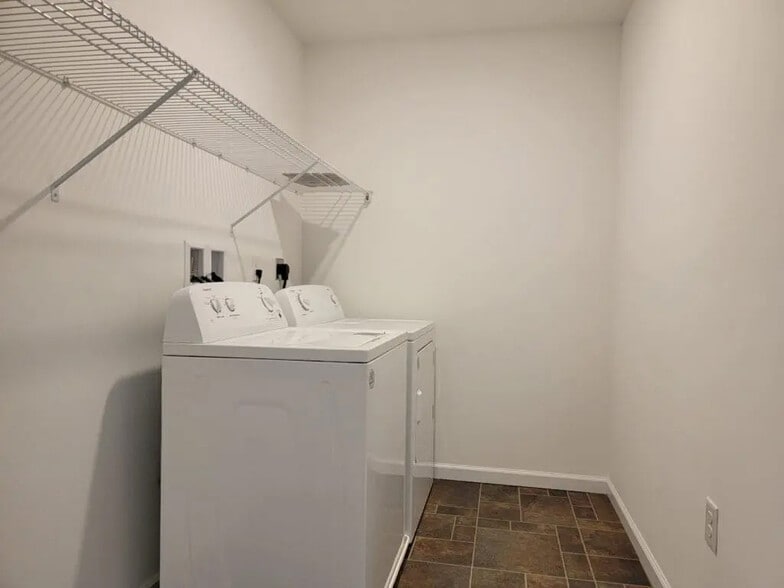 Building Photo - 126 Robert Cir