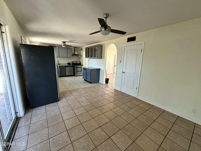 Building Photo - 10336 Windsor Dr