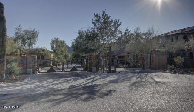 Building Photo - 1223 E Moss St