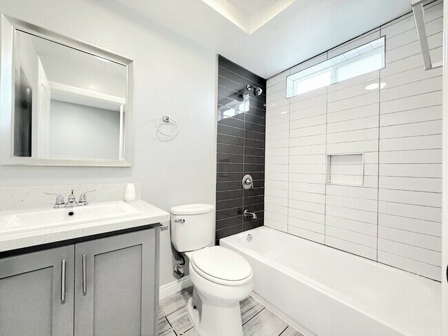 Building Photo - 322 E 55th St