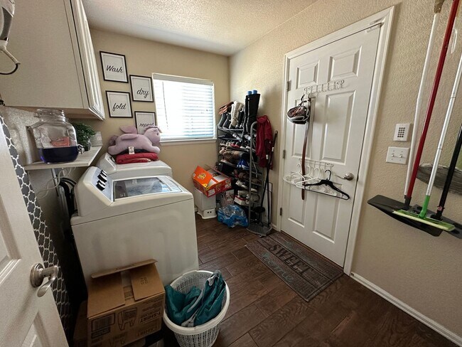 Building Photo - Stunning 4-bedroom 4-bathroom Home Close to Fort Carson, Schriever AFB, and Peterson SFB!!!