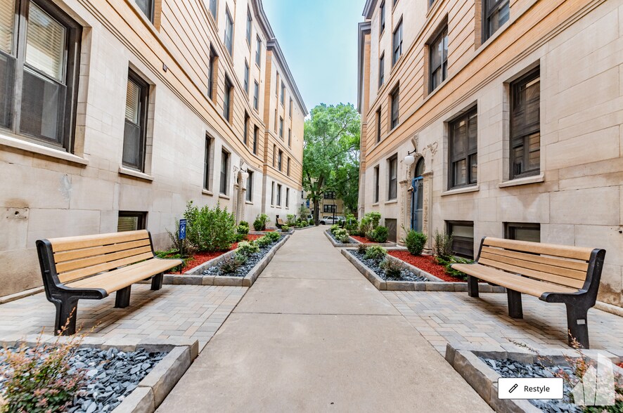 Building Photo - 437 W Belden Ave