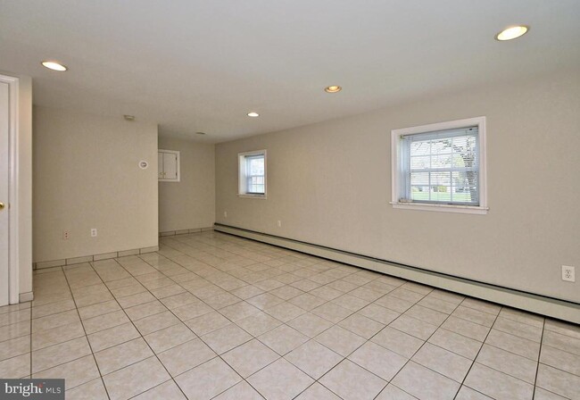 Building Photo - 436 Anthony Rd