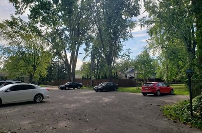 Building Photo - 613 E Washington St