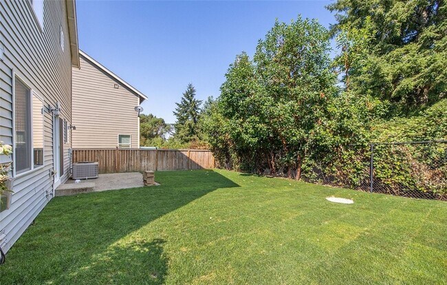 Building Photo - Updated 3 bedroom, 2.5 bath home in Tacoma!