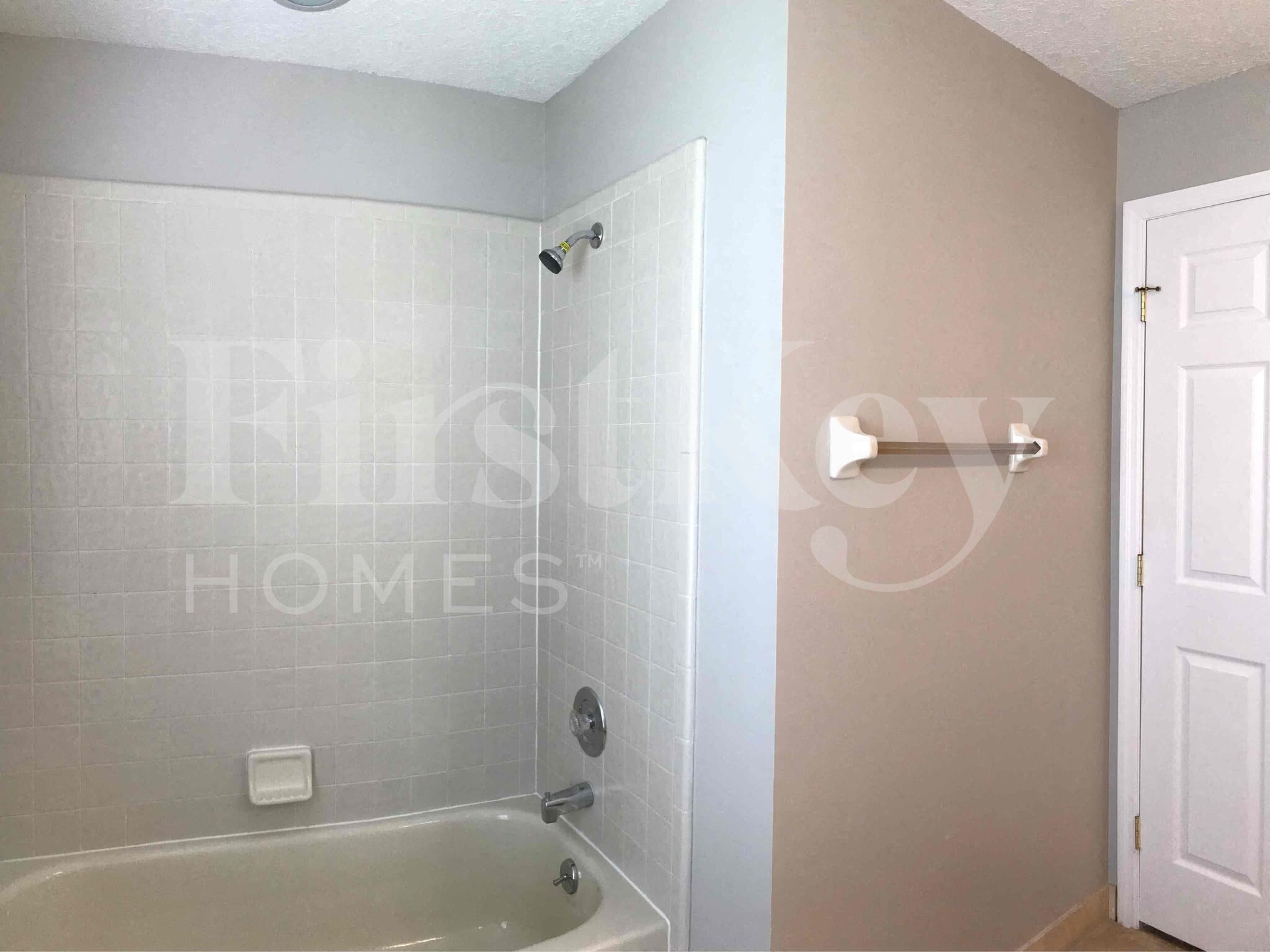 Building Photo - 3600 Molona Dr