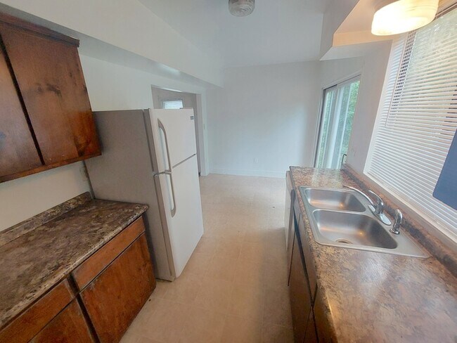 Building Photo - 431 Seaboard Ave