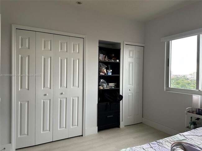 Building Photo - 3500 Coral Wy