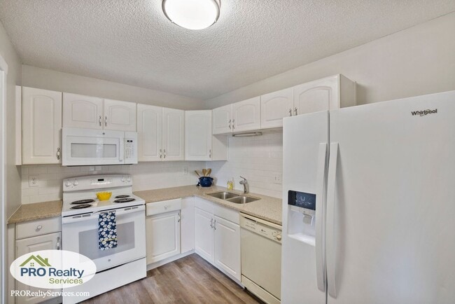 Building Photo - 2 Bedroom Townhome **1,000.00 Rent Credit with a May or June 2026 Move In**