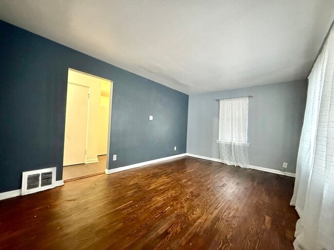 Building Photo - Three Bedroom Home in Muskegon