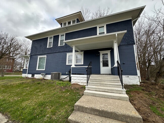 Building Photo - 613-615 S Mechanic St