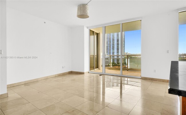 Building Photo - 901 Brickell Key Blvd