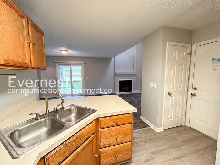 Building Photo - 1336 Yorkshire Ln