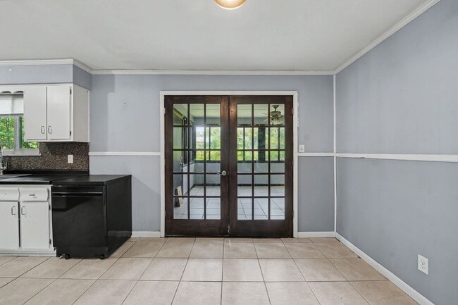 Building Photo - 18 Silverstone Cir