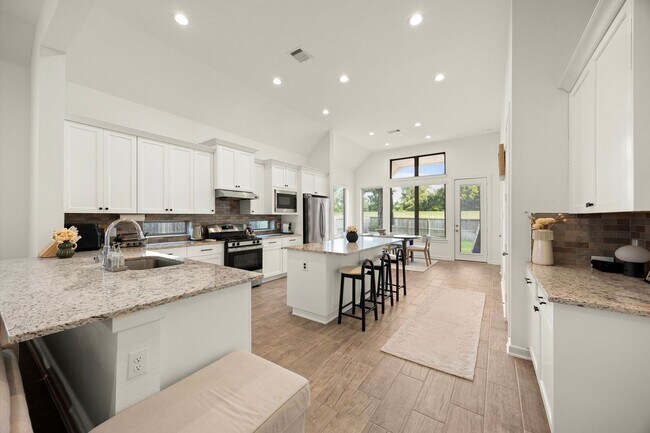 Building Photo - 10722 Hidden Rock Dr