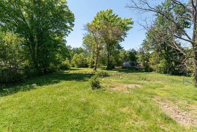 Building Photo - This charming 5-bedroom, 2-bathroom home is available for $2,000/month.