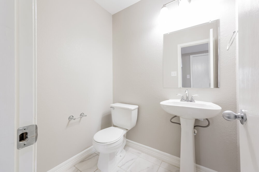 Building Photo - 3330 Legends Mill Dr