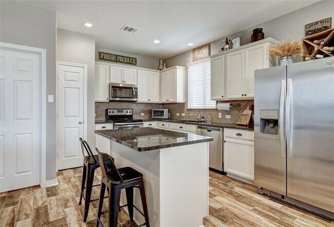 Building Photo - 645 Sierra Mar Lp