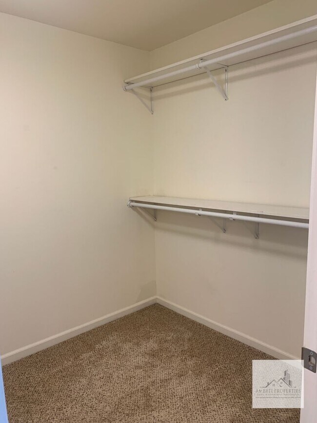 Building Photo - Spacious 4 Bedroom 3 Bath Home in Harlan R...