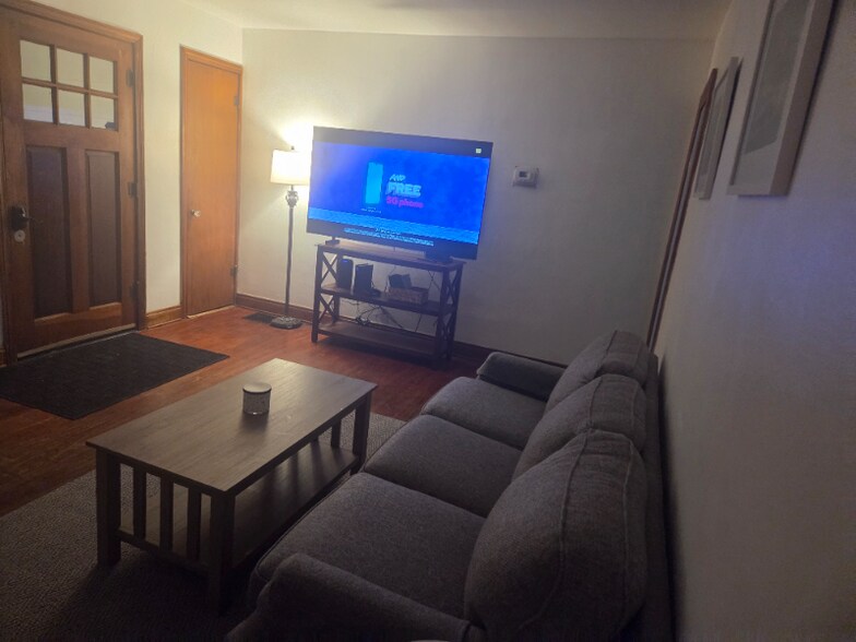 Building Photo - 465 Randolph Ave