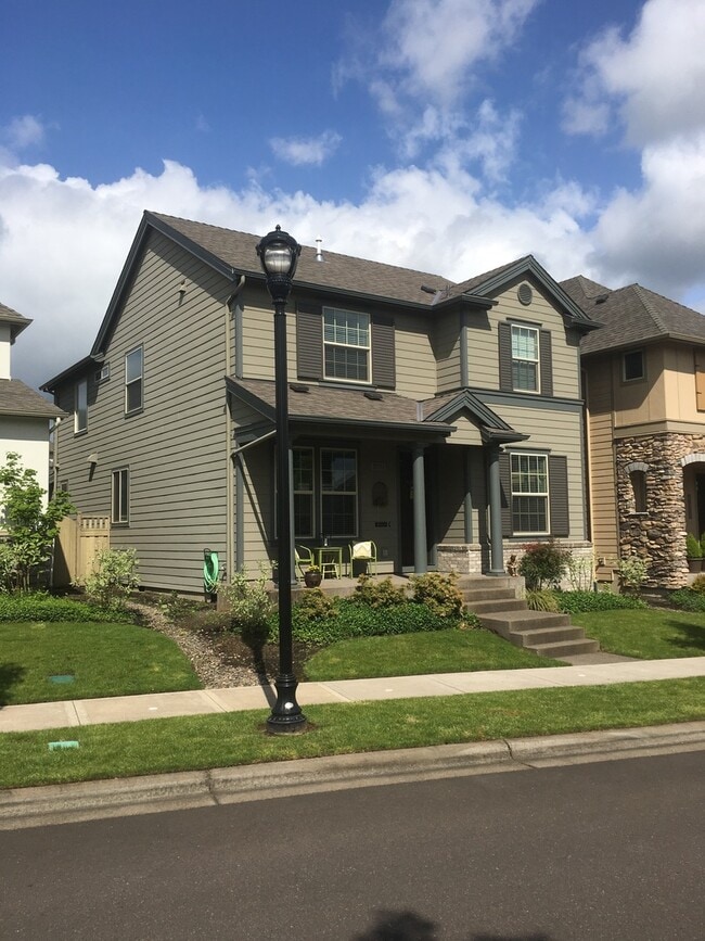 Building Photo - 3 bedroom 2.5 bath Legend Built home in Villabois