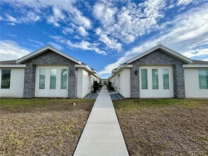 Building Photo - 8 Quail Ave