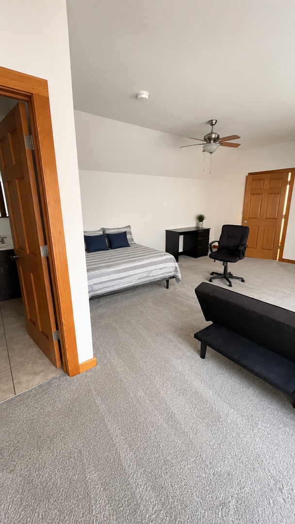 Interior Photo - 605GRE