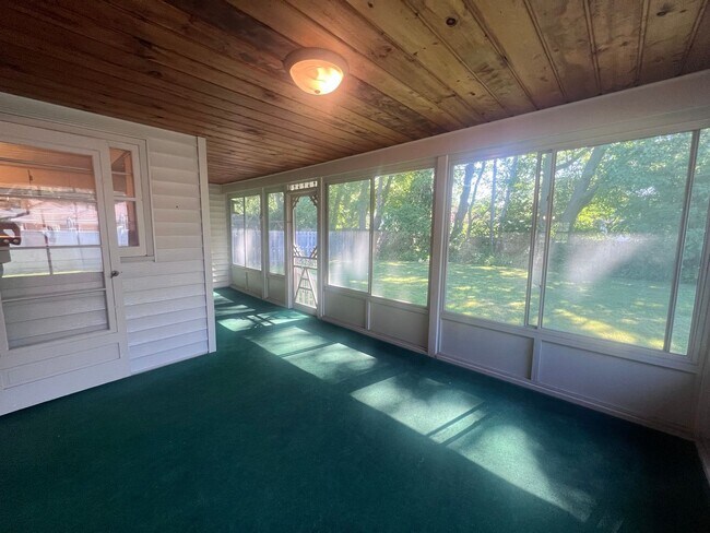 Building Photo - East Grand Rapids Schools! Single Family Home!