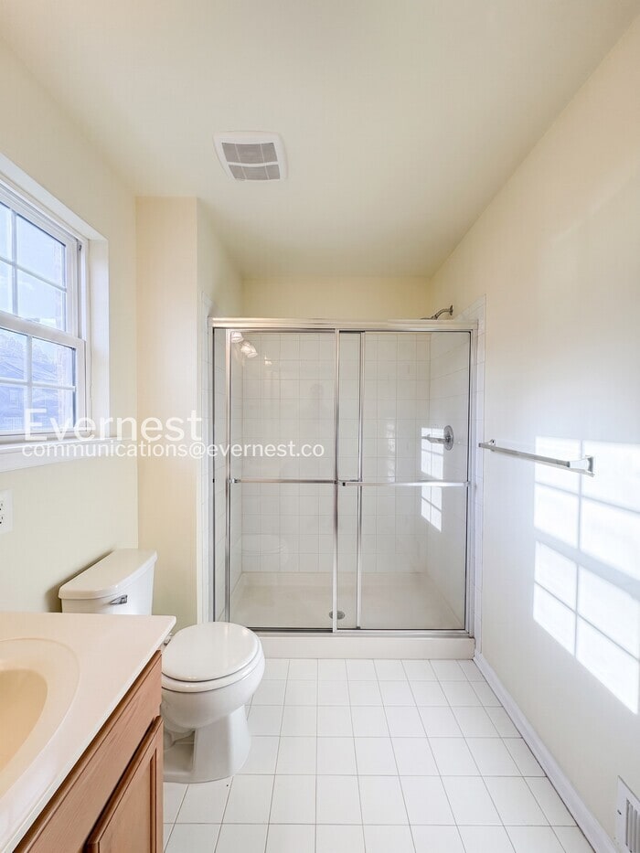 Building Photo - 6137 Hanlon St