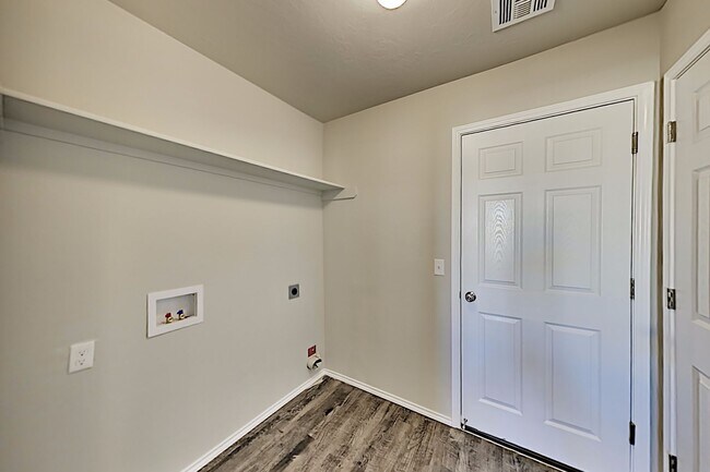 Building Photo - Beautiful 3 Bedroom 2 Bath Home in Shawnee