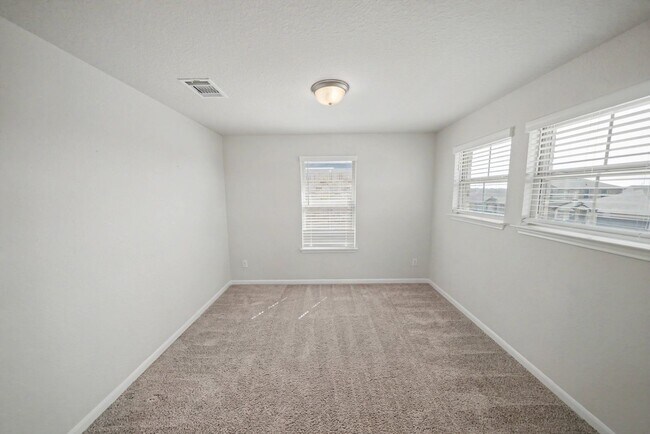 Building Photo - 3037 Beringer Blvd