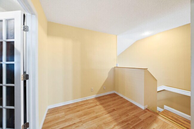 Building Photo - 10569 Pelican Dr