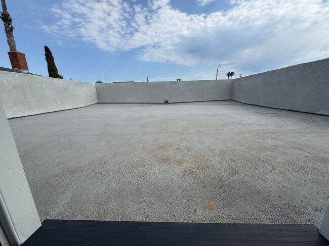Building Photo - 7871 Glencoe Drive