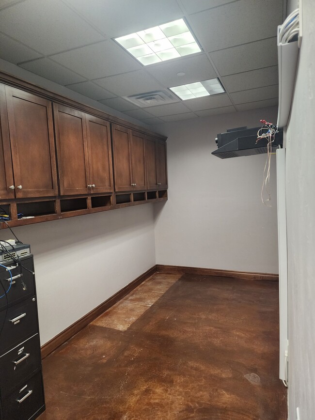Building Photo - 6015 NW 120th Ct