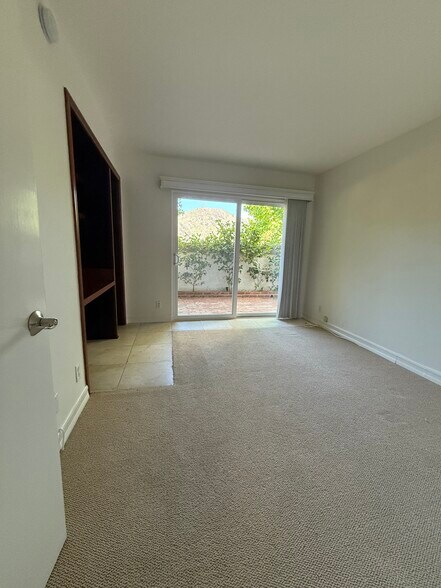 Building Photo - 1700 Palisades Dr