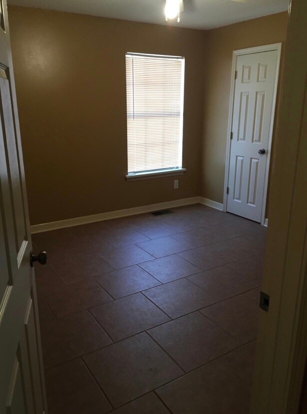 Master Bathroom 2 - 2887 W Barnett Springs Ave