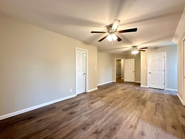 Building Photo - Stunning Single-Family Home with Plenty of...