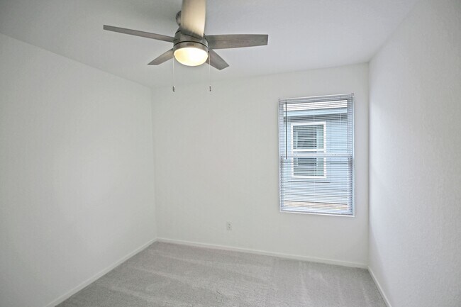 Building Photo - 463 River Run Wy